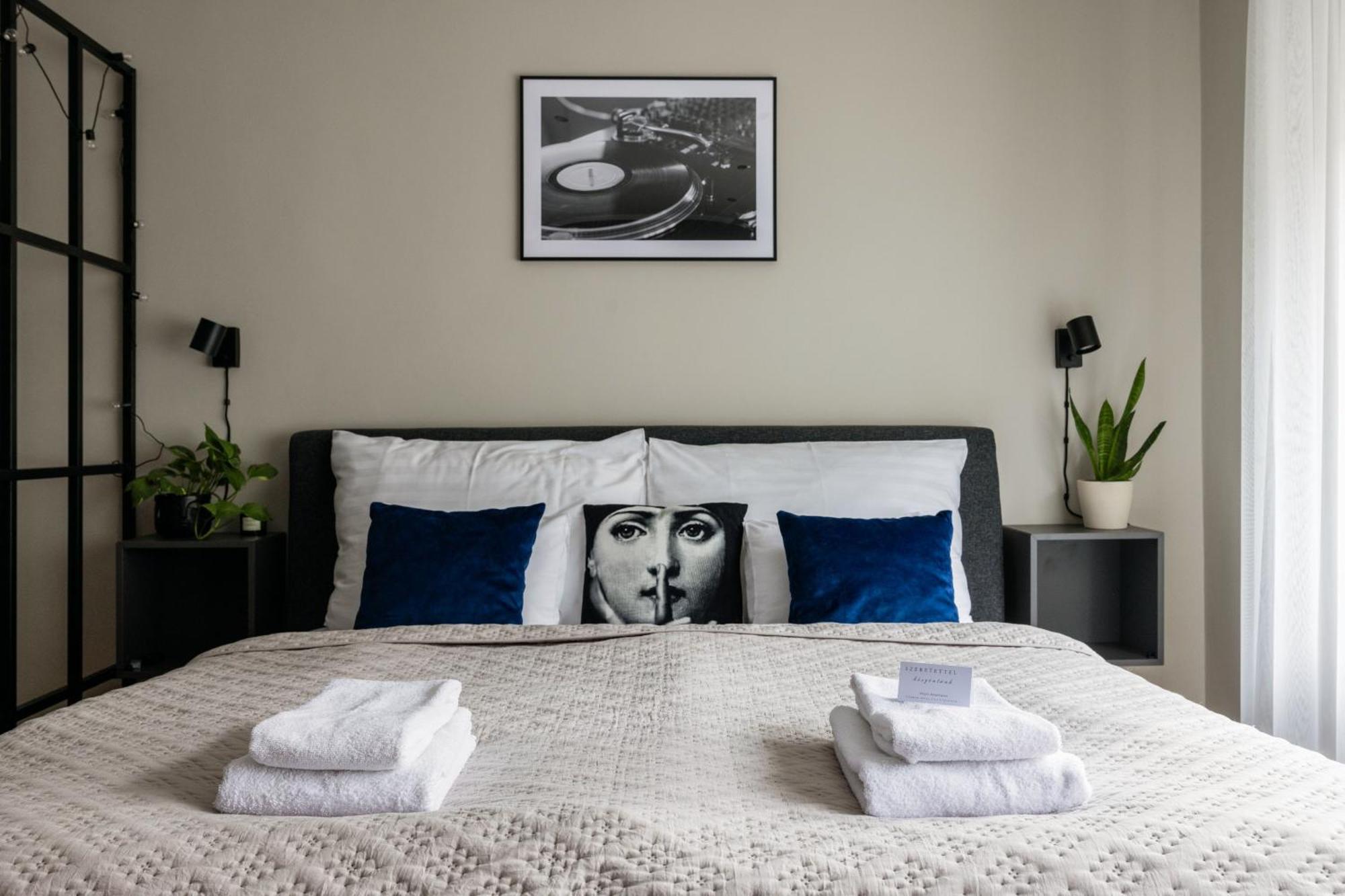 Oazis Apartman เวสเปรม ภายนอก รูปภาพ
